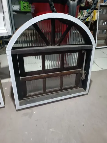 Janela de 80cm x 80cm basculante VENDE-SE