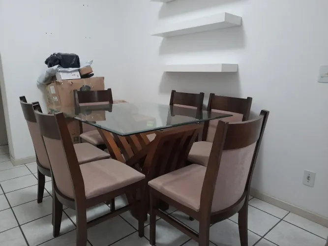 Mesa de jantar com 6 cadeiras