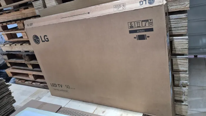 Caixa de tv, 50 polegadas, 50.00 reais, entregamos com taxa de entrega.