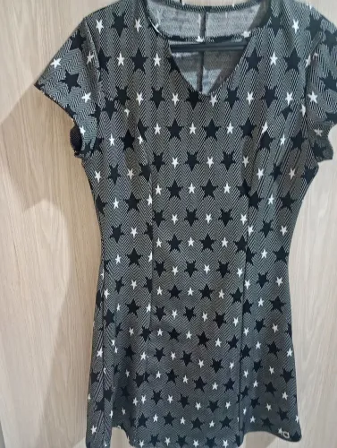 Vestido preto com estrelas Tam p