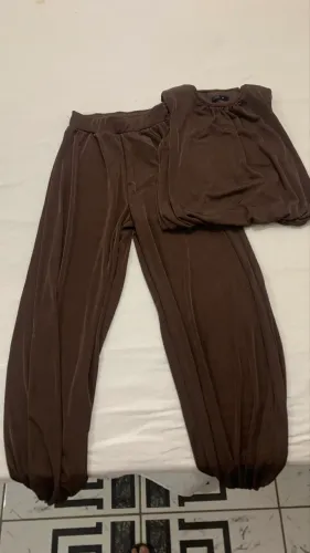 Conjunto marrom