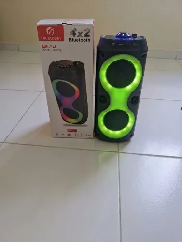 Caixa de Som Caixa de som Bluetooth Portátil Com Led (Nunca Usada)