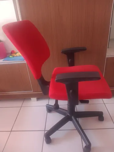 Cadeira giratória ajustável
