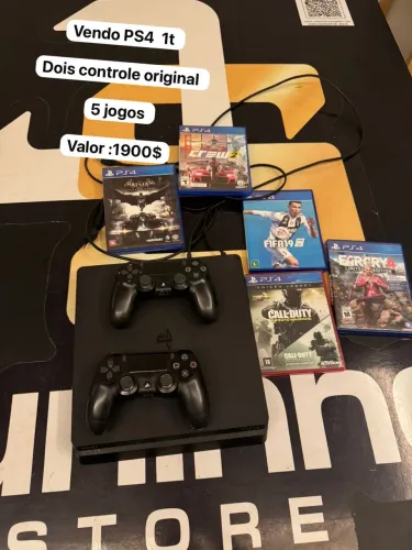 Ps4 1 t  dois controles originais e 5 jogos valor : 1900
