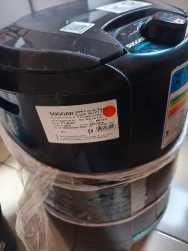 Centrífuga 15 kilos pouco usada deixa roupa quase seca