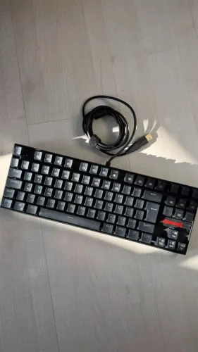 Teclado Mecânico Gamer Redragon Kumara, Anti-Ghosting, LED Vermelho, Switch Brown, Preto -