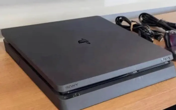 PS4 SLIM 1 TB 3 CONTROLES