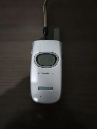 Celular antigo para colecionar