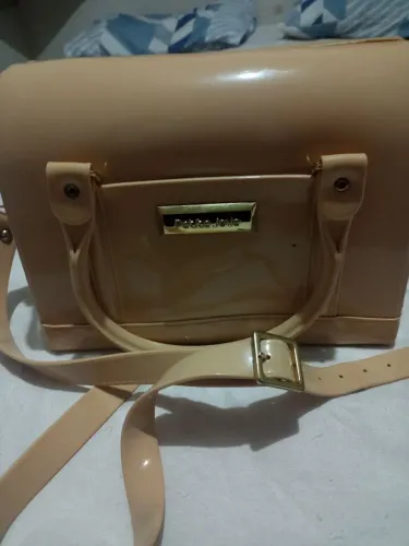 Vendo essa bolsa baú linda valor 100 reis 
