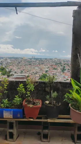 Vendo casa de dois andares com contato de compra e venda