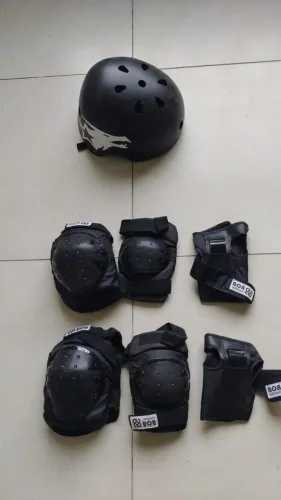 Kit para skatista marca Bob Burnquist (capacete brinde)
