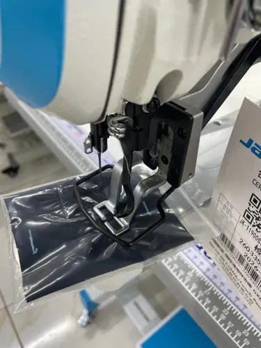 Venda máquina de costura Travetti eletrônica