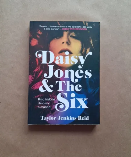 LIVRO USADO | DAISY JONES & THE SIX