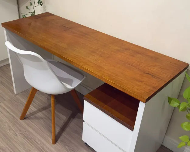 Mesa de escritório MDF/ madeira + cadeira de brinde