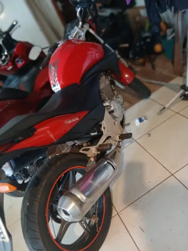 Vendo moto Honda Cb 300 ano 2011. 