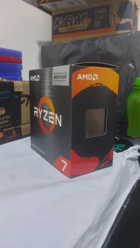 Processador Ryzen 5700x3D, na caixa original.