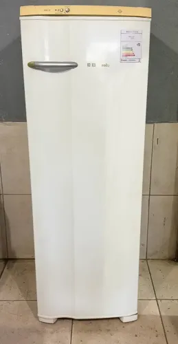 Geladeira Electrolux 370 litros grande funcionando perfeitamente