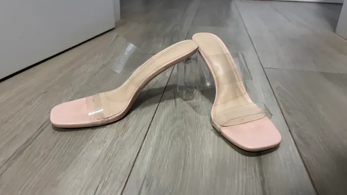 Sandálias com Salto Acrílico