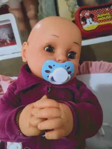Boneco menino 50 cm olhos castanhos 