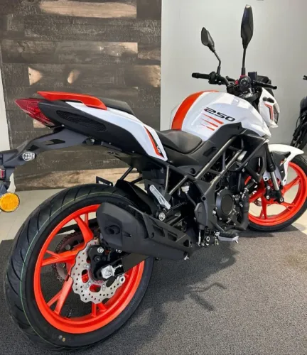 Vendo ou troco em carro moto quitada em dias no meu nome