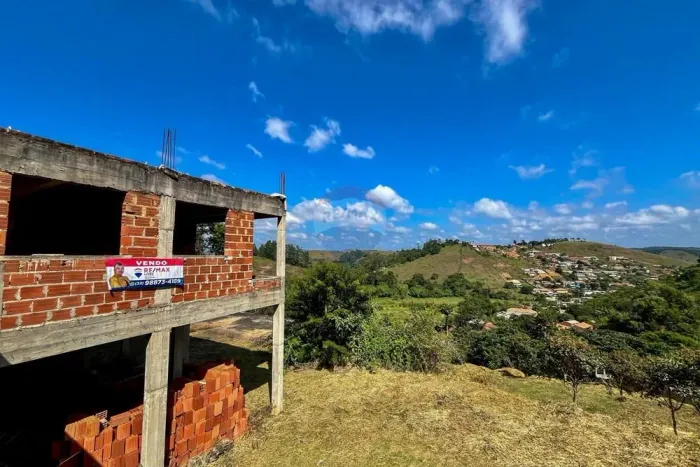 Terreno com construção no Recanto do Sol