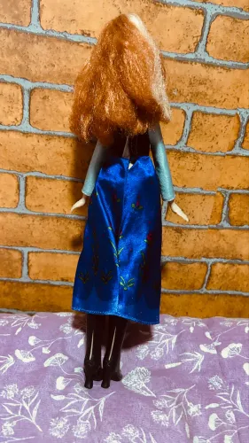 Boneca Anna da linha clássica da Hasbro.