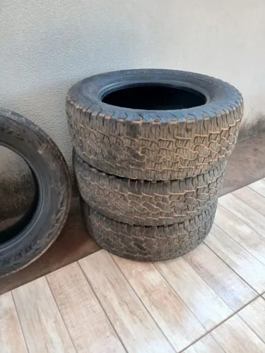 Vende-se kit 4 pneus 265/60r18