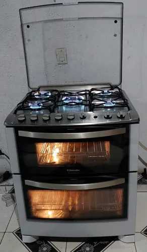 Moderno fogão eletrolux de 2 forno com tripla chama com gril com timer sonoro automático 