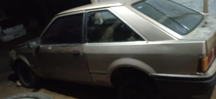 Escort em peças