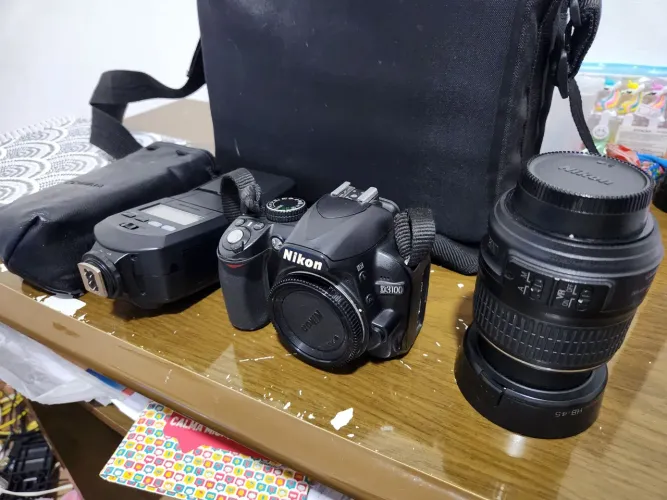 Nikon D3100 + Flash + Bag