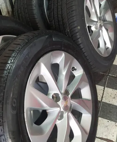 Rodas aro 15 onix zerada + 4 pneus novos 