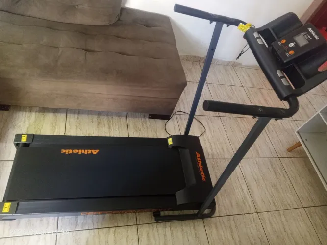 Vendo esteira atlética usada 