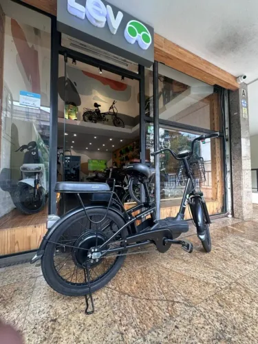Bike elétrica Lev com um ano de uso