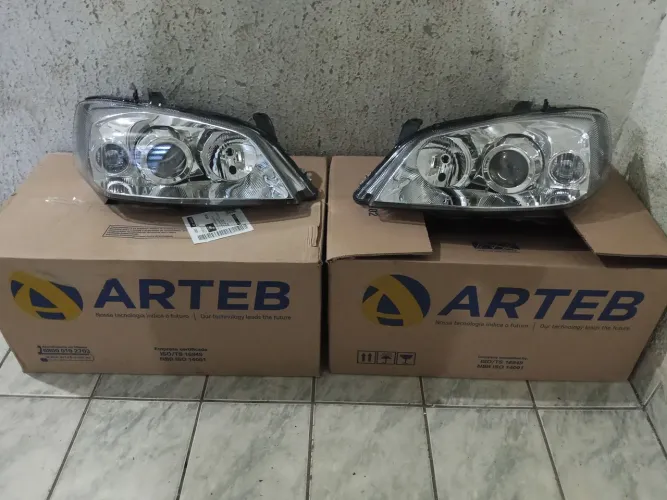 Par farol astra Robocop  novo original 