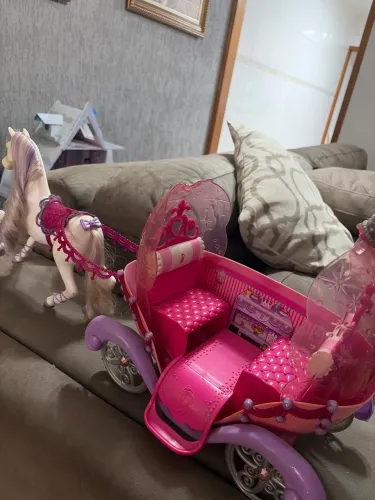 Carruagem da Barbie moda e magia