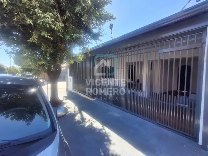 Casa Padrão Simples 2 Quartos 1 banheiro 2 vagas de garagem bom quintal forro piso e teto 