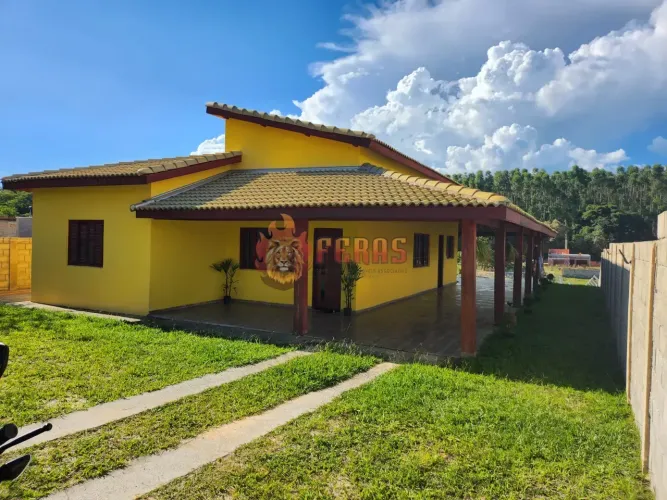 Chácara com Casa Nova, 3 Quartos, 1.500m² de Terreno  Sarapuí/SP