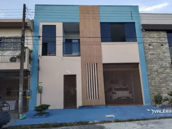 CASA COM 200 M² !!