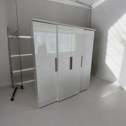 Guarda-Roupa de Casal 4 Portas Branco com 2 Gavetas Internas e 1 Cabideiro?