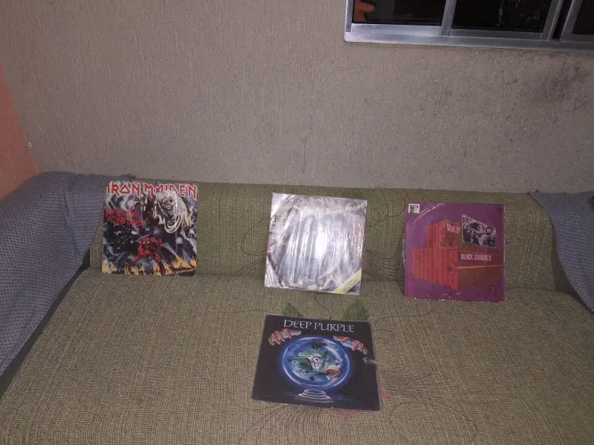 Lote com iron Maiden e Black Sabbath(vol.9)