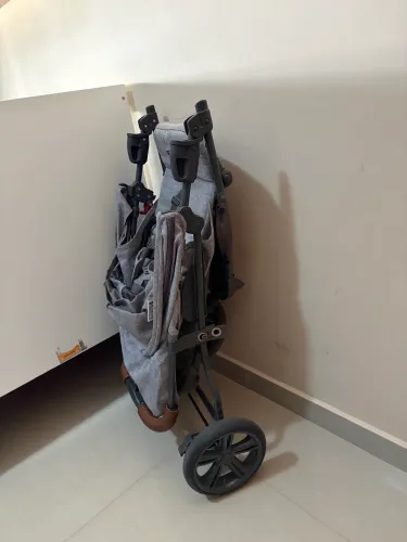 Carrinho de bebê ABC design 