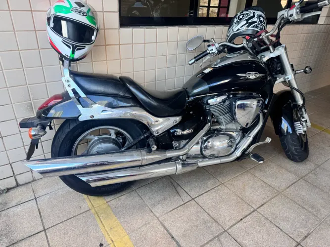 Moto suzuki boulevard m800