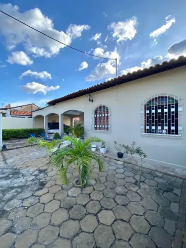 Térrea para venda possui 204 metros quadrados com 4 quartos em Centro - Teresina - PI