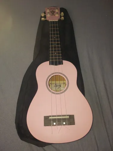 Ukulele Seven SUK-07 Rosa - Fibra de Carbono + Capa
