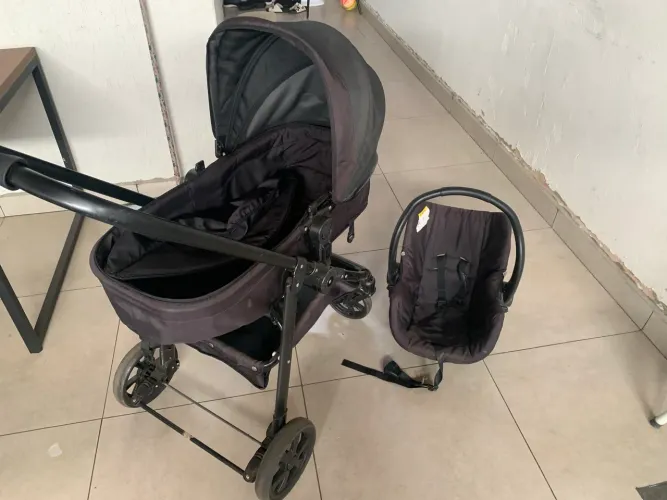 Vendo carrinho de bebê