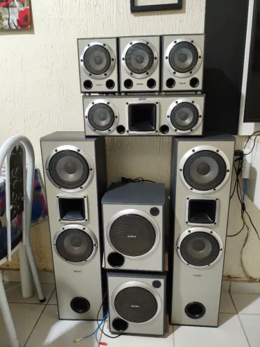 8 CAIXAS SONY INCLUINDO 2 SUBWOFERS ATIVOS