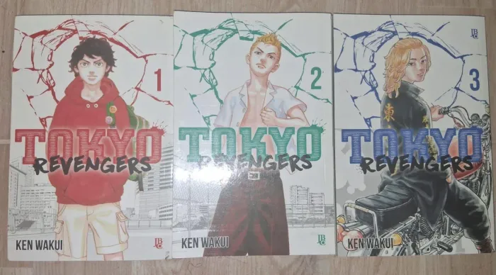 Vendo Mangás Tokyo Revangers Volume 1 ao 3