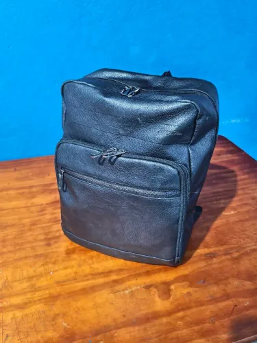Mochila Executiva Masculina Couro PU para Notebook 16" - Excelente Estado