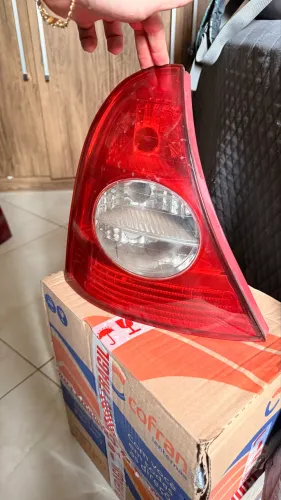 Lanterna Esquerda Renault Clio Hatch