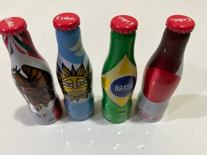 Quatro mini garrafas coca copa 2014
